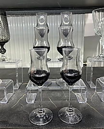 Altı siyah kahve yanı bardağı