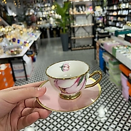 Pembe çiçekli fincan takımı