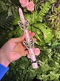 Beyaz dama kelebekli mum