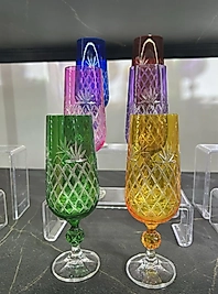 Aldılı renkli el kesmesi kahve yanı bardağı