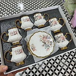 Çiçekli fincan takımı